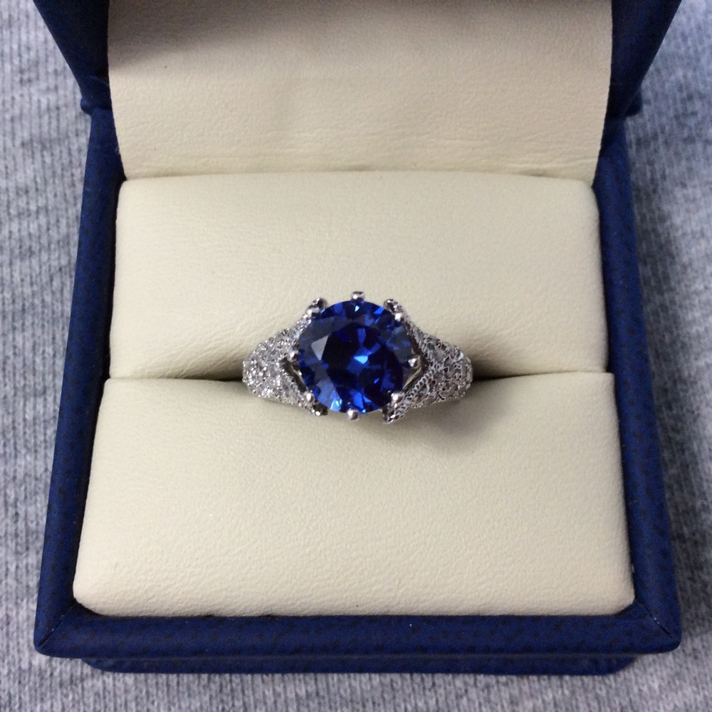 Tanzanite & Diamond Ring